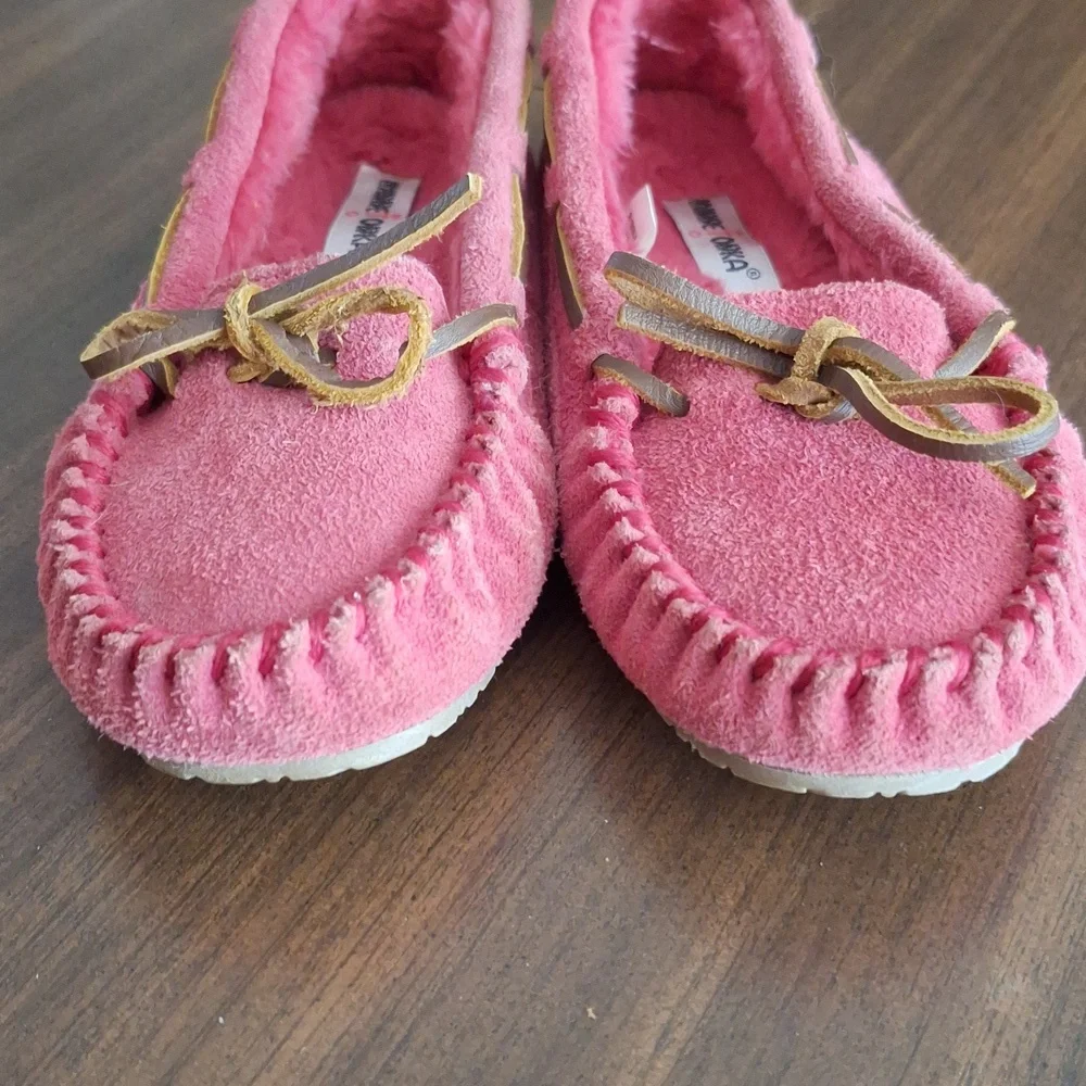 Minnetonka Girls Pink Moccasins with Plush Lining EUC